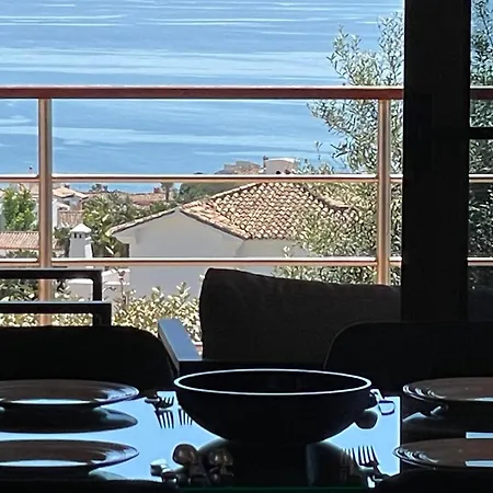 Luxe By The Sea *