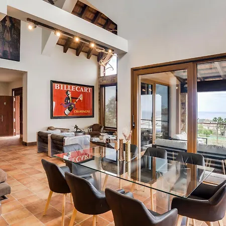 Luxe By The Sea *