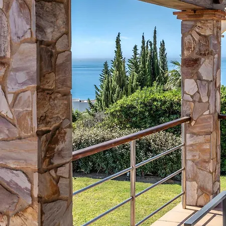 Luxe By The Sea *