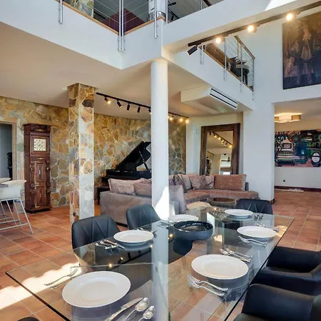 Luxe By The Sea